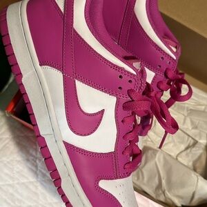 Nike Dunks Women's Fuchsia and White